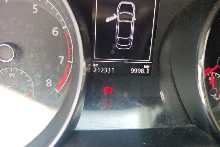 Used Volkswagen Lamando 2017 280TSI Manual Comfort Edition Odometer Close Up