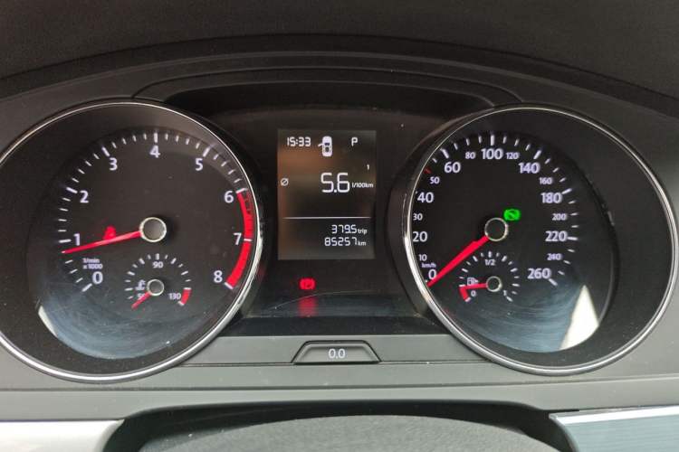 Used Volkswagen Lamando 2017 230TSI DSG Fashion Edition Odometer Close Up