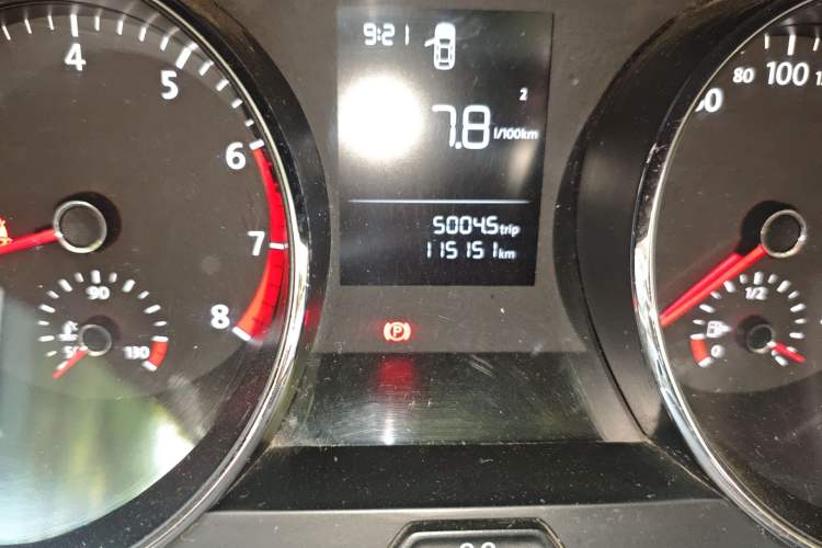 Used Volkswagen Lamando 2017 230TSI Manual Trend Edition Odometer Close Up