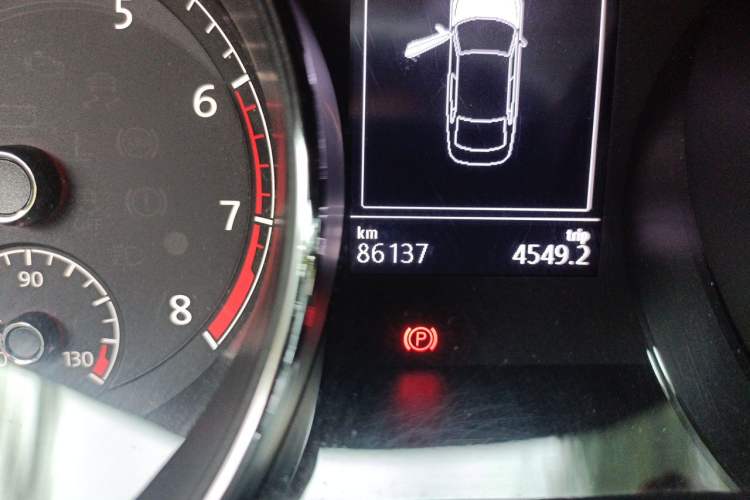 Used Volkswagen Lamando 2017 280TSI DSG Comfort Edition Odometer Close Up