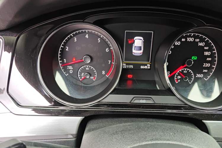 Used Volkswagen Lamando 2017 280TSI DSG Luxury Edition Odometer Close Up
