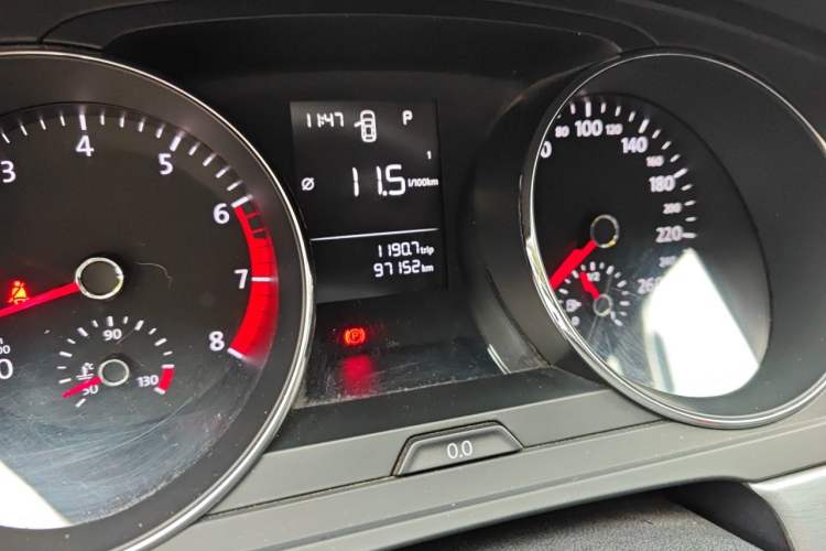 Used Volkswagen Lamando 2017 230TSI DSG Fashion Edition Odometer Close Up
