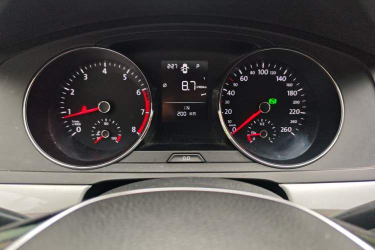 Used Volkswagen Lamando 2017 230TSI DSG Fashion Edition Odometer Close Up