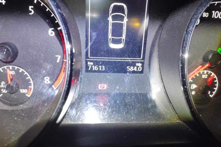 Used Volkswagen Lamando 2017 280TSI DSG Comfort Edition Odometer Close Up