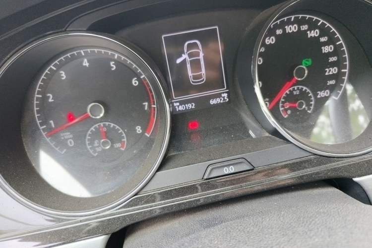 Used Volkswagen Lamando 2017 280TSI DSG Comfort Edition Odometer Close Up