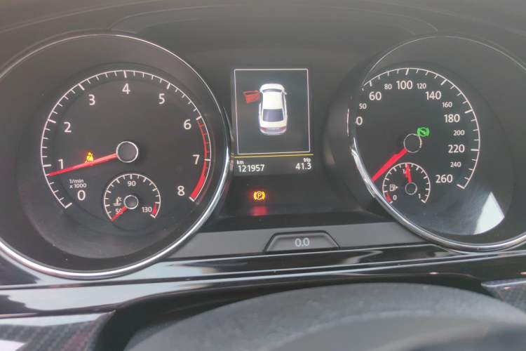 Used Volkswagen Lamando 2017 2.0T GTS Odometer Close Up