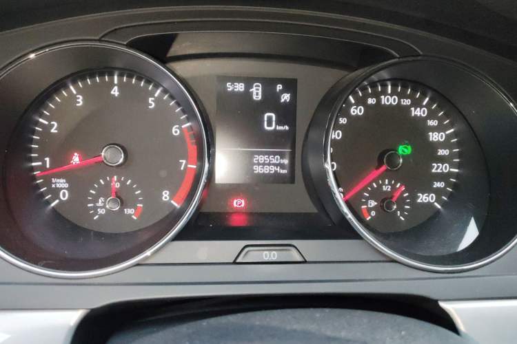 Used Volkswagen Lamando 2017 230TSI DSG Fashion Edition Odometer Close Up