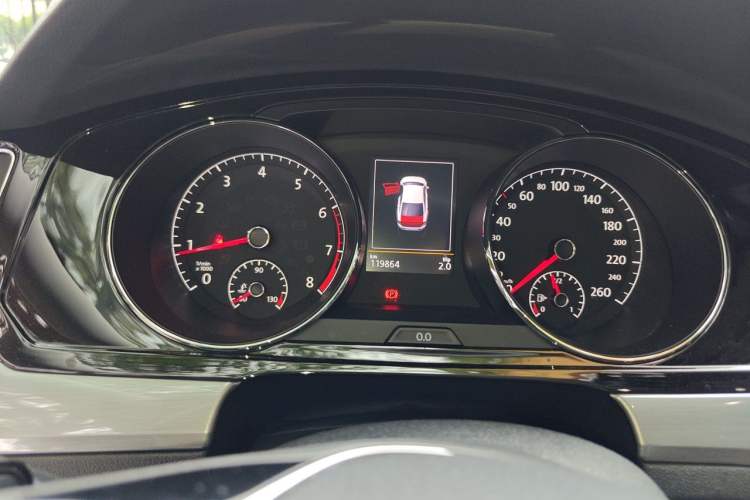 Used Volkswagen Lamando 2017 280TSI DSG Luxury Edition Odometer Close Up