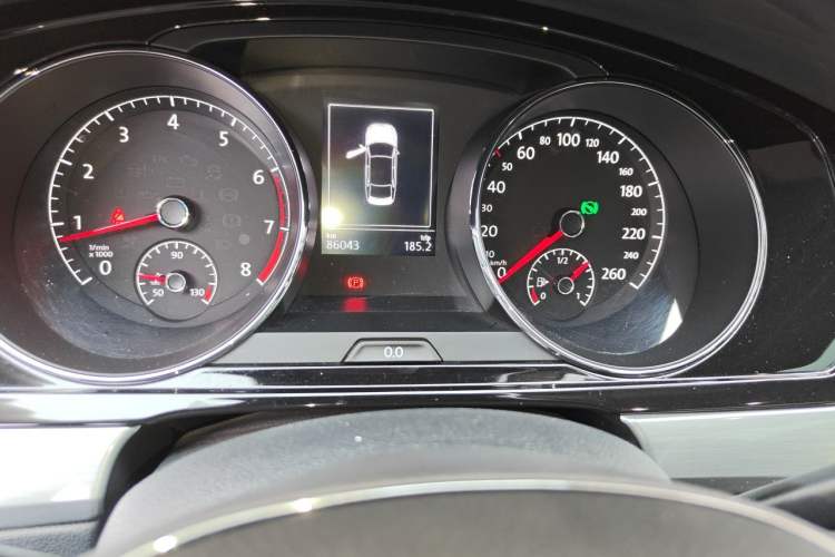 Used Volkswagen Lamando 2017 280TSI DSG Comfort Edition Odometer Close Up