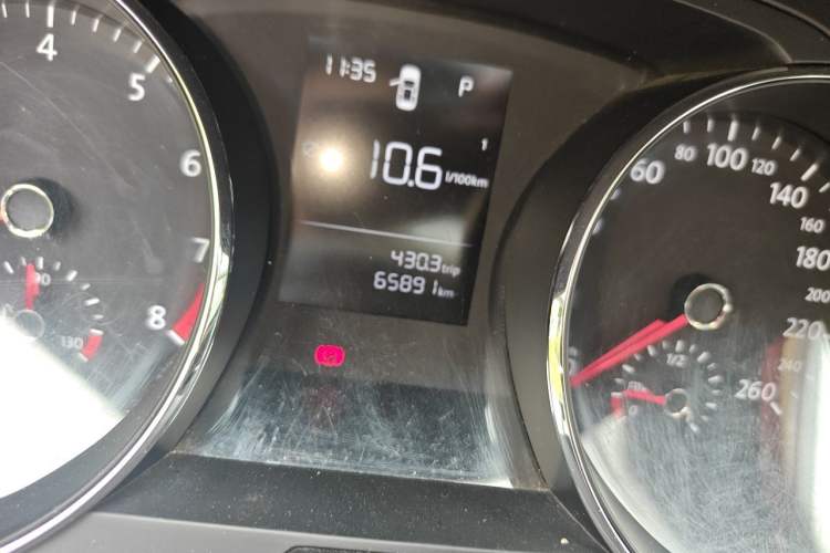 Used Volkswagen Lamando 2017 230TSI DSG Fashion Edition Odometer Close Up