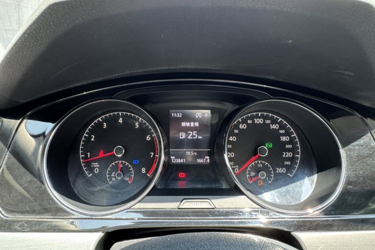 Used Volkswagen Lamando 2017 280TSI DSG Comfort Edition Odometer Close Up