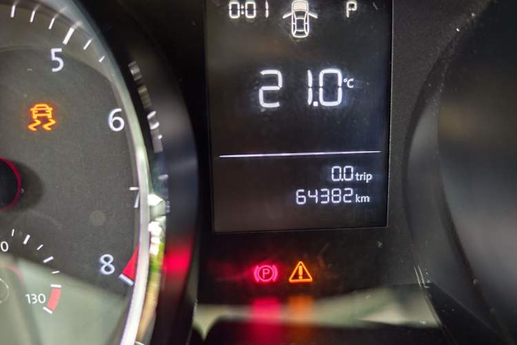 Used Volkswagen Lamando 2017 230TSI DSG Fashion Edition Odometer Close Up