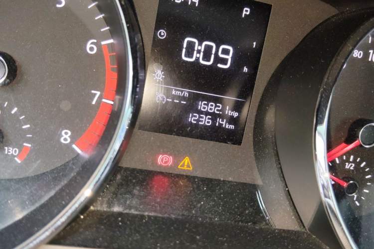 Used Volkswagen Lamando 2017 230TSI DSG Fashion Edition Odometer Close Up
