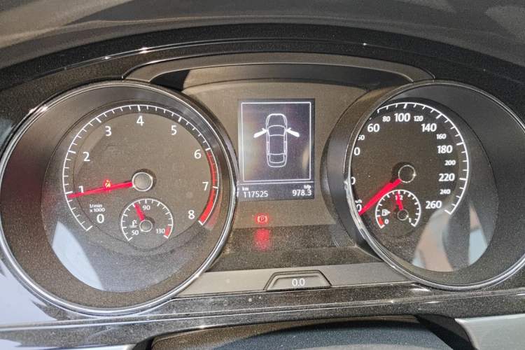 Used Volkswagen Lamando 2017 280TSI DSG Comfort Edition Odometer Close Up