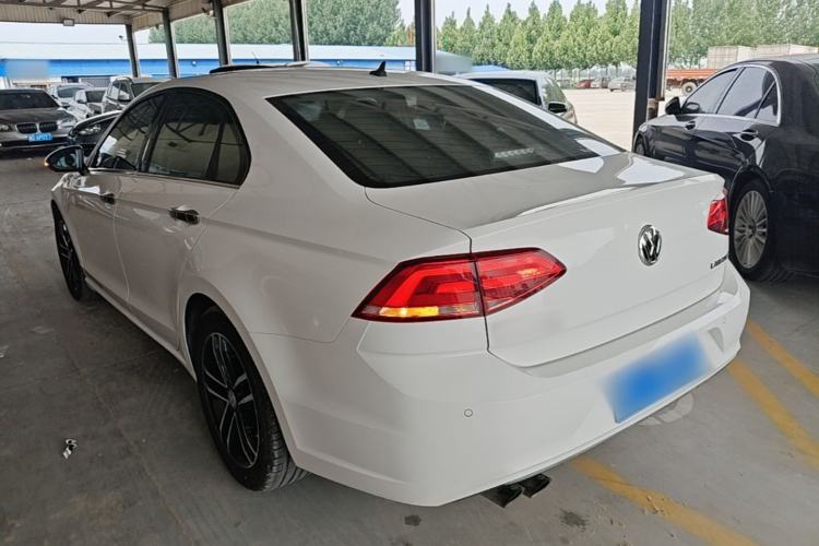 Used Volkswagen Lamando 2017 230TSI DSG Fashion Edition Rear Left 45 Deg