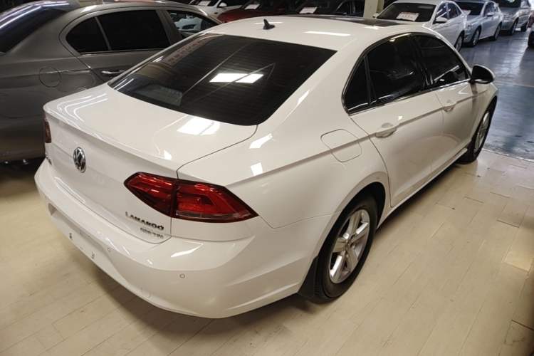 Used Volkswagen Lamando 2017 230TSI DSG Fashion Edition Rear Right 45 Deg