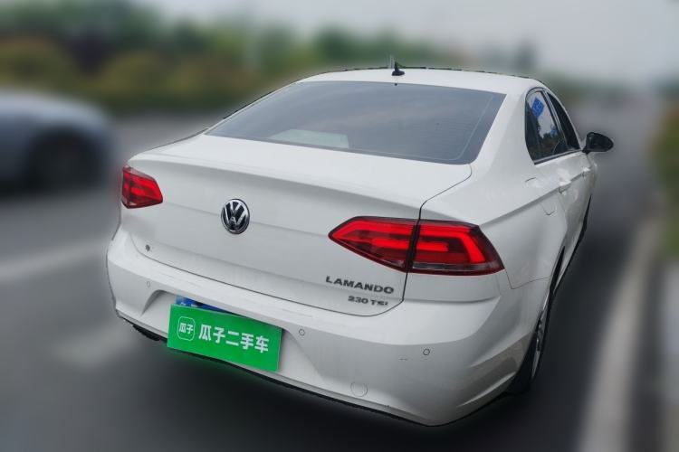 Used Volkswagen Lamando 2017 230TSI DSG Fashion Edition Rear Right 45 Deg
