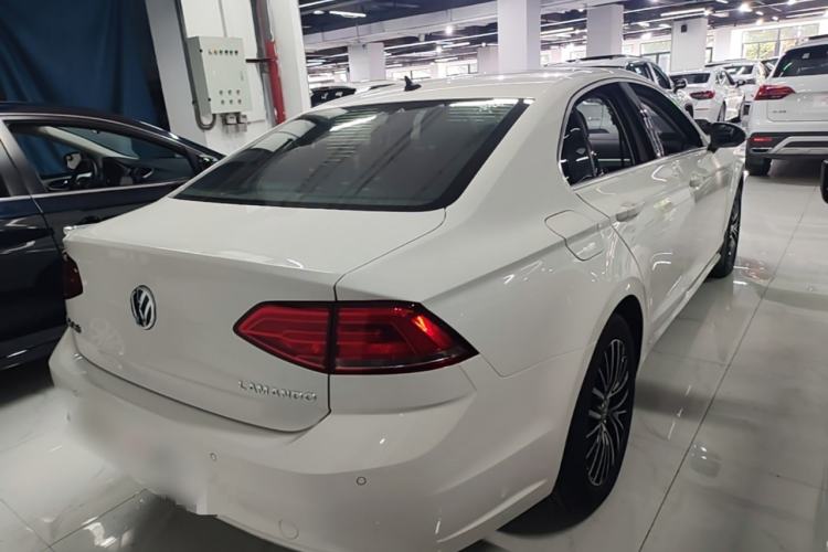 Used Volkswagen Lamando 2017 280TSI DSG Luxury Edition Rear Right 45 Deg