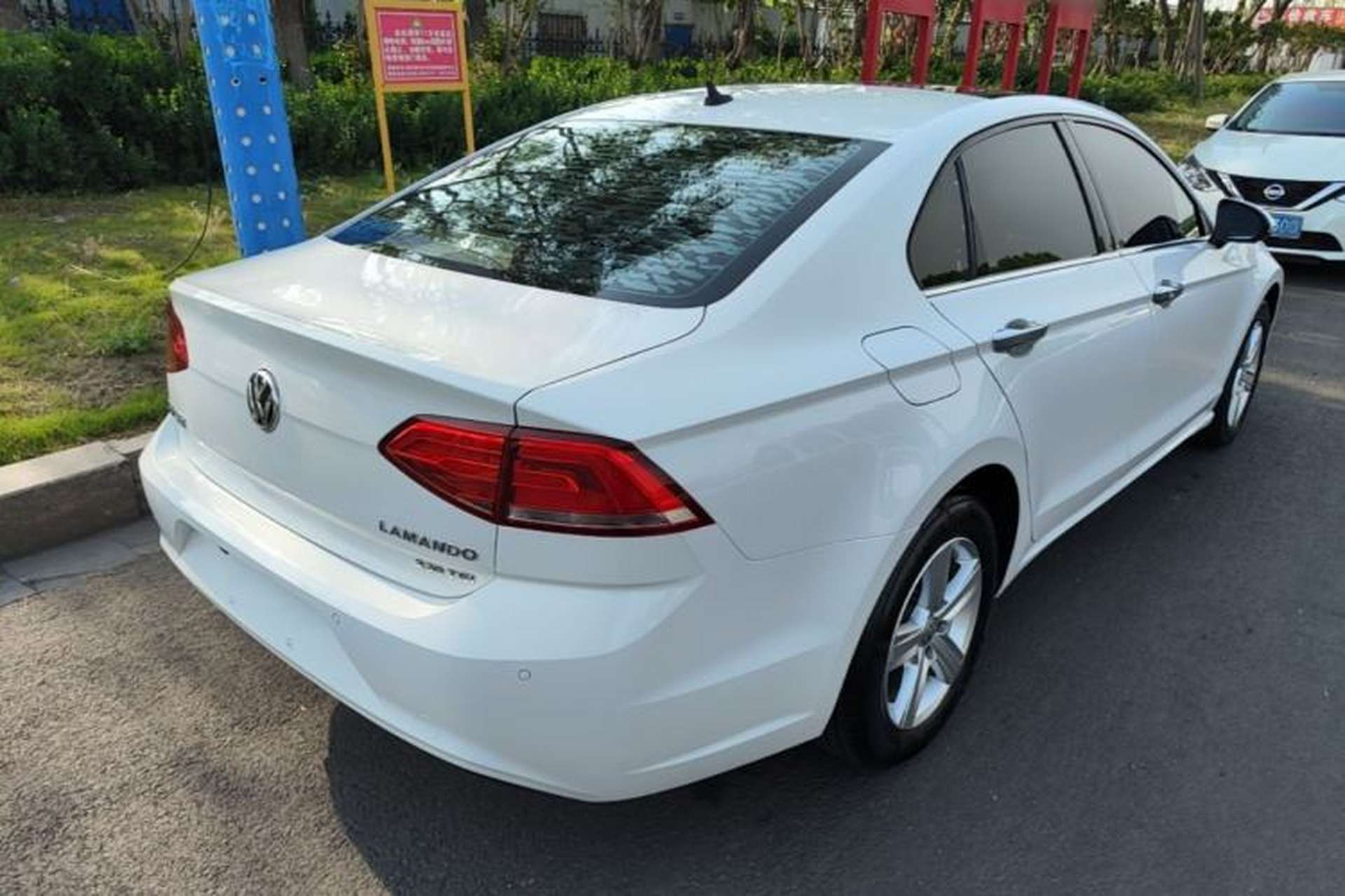 Used Volkswagen Lamando 2017 230TSI DSG Fashion Edition Rear Right 45 Deg