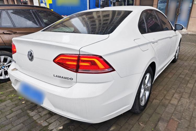 Used Volkswagen Lamando 2017 230TSI DSG Fashion Edition Rear Right 45 Deg
