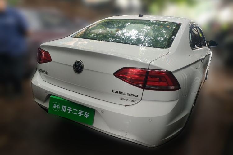Used Volkswagen Lamando 2017 230TSI DSG Fashion Edition Rear Right 45 Deg