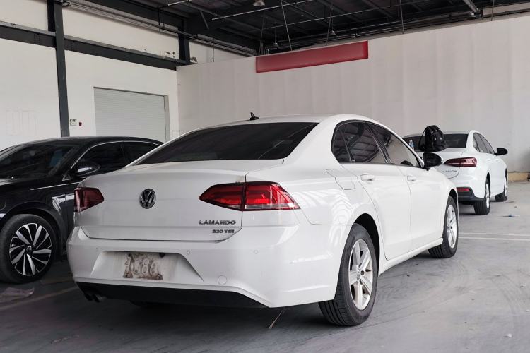 Used Volkswagen Lamando 2017 230TSI DSG Fashion Edition Rear Right 45 Deg