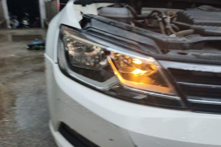 Used Volkswagen Lamando 2017 280TSI DSG Comfort Edition Right Front Headlight