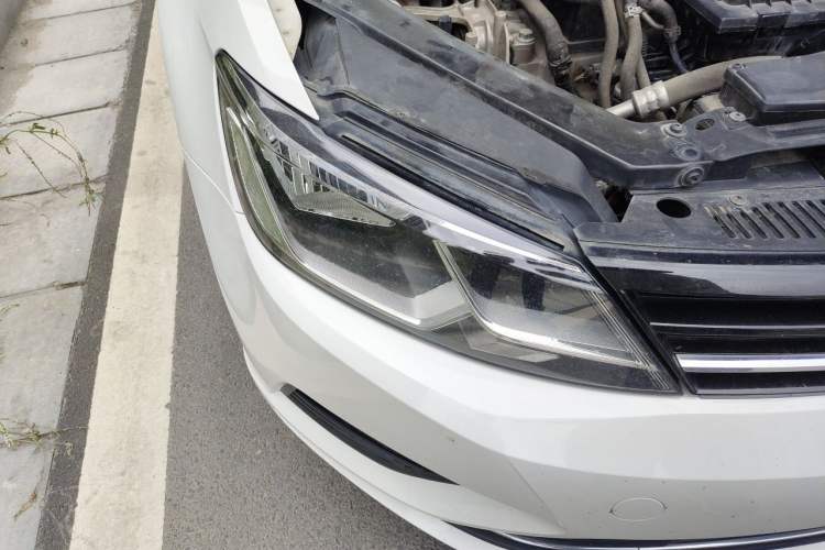 Used Volkswagen Lamando 2017 280TSI DSG Comfort Edition Right Front Headlight