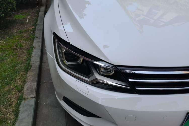 Used Volkswagen Lamando 2017 280TSI DSG Luxury Edition Right Front Headlight
