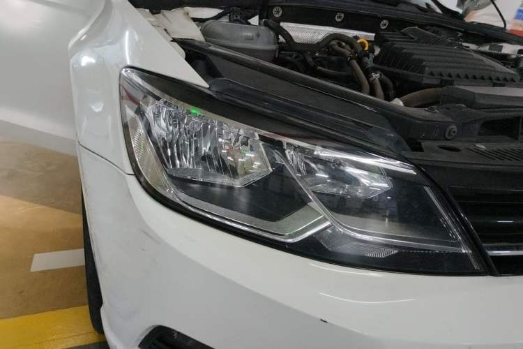 Used Volkswagen Lamando 2017 280TSI DSG Comfort Edition Right Front Headlight