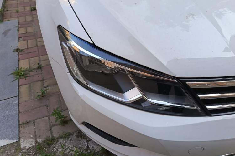 Used Volkswagen Lamando 2017 280TSI DSG Comfort Edition Right Front Headlight