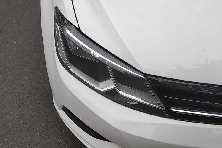 Used Volkswagen Lamando 2017 230TSI DSG Fashion Edition Right Front Headlight