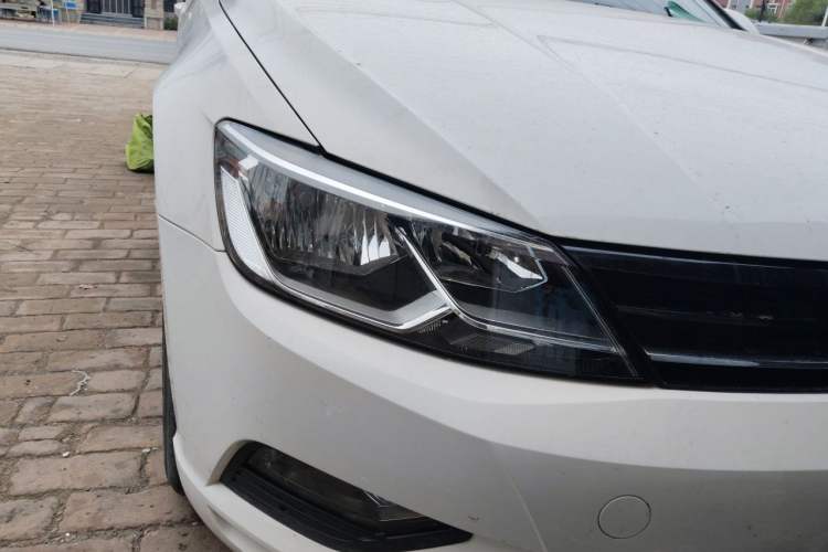 Used Volkswagen Lamando 2017 230TSI DSG Fashion Edition Right Front Headlight