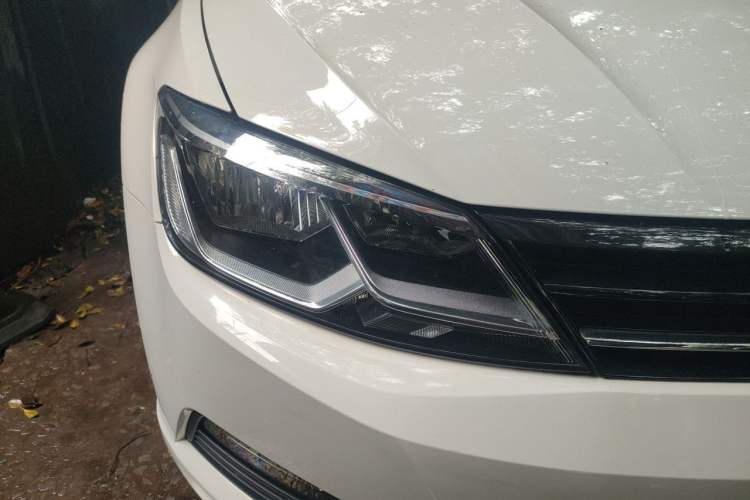Used Volkswagen Lamando 2017 230TSI DSG Fashion Edition Right Front Headlight