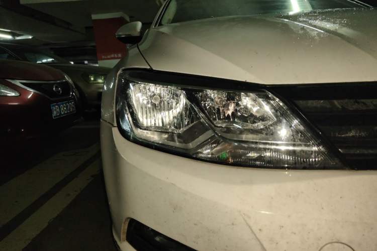 Used Volkswagen Lamando 2017 280TSI DSG Comfort Edition Right Front Headlight