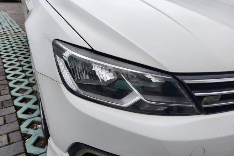 Used Volkswagen Lamando 2017 230TSI DSG Fashion Edition Right Front Headlight
