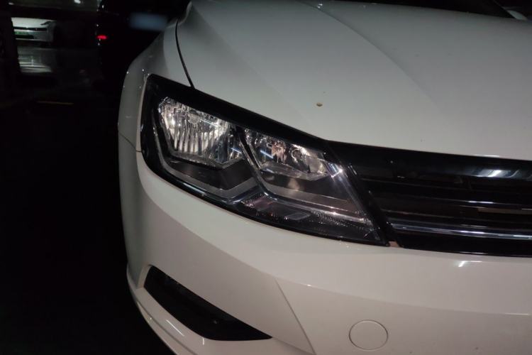 Used Volkswagen Lamando 2017 230TSI DSG Fashion Edition Right Front Headlight