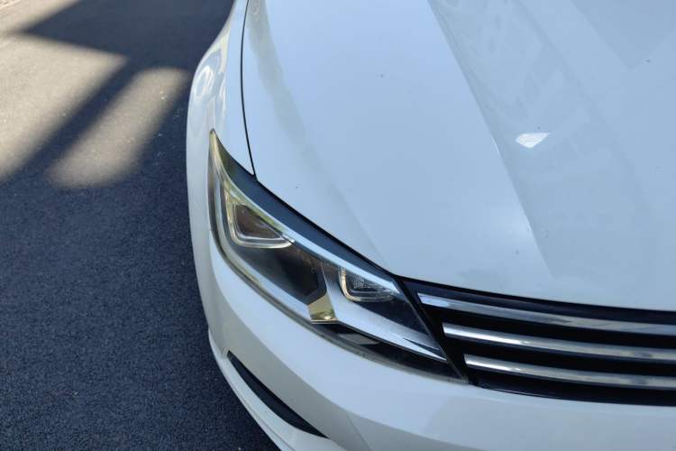 Used Volkswagen Lamando 2017 280TSI DSG Comfort Edition Right Front Headlight