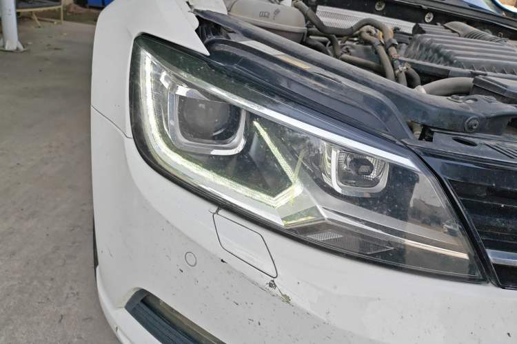 Used Volkswagen Lamando 2017 280TSI DSG Luxury Edition Right Front Headlight
