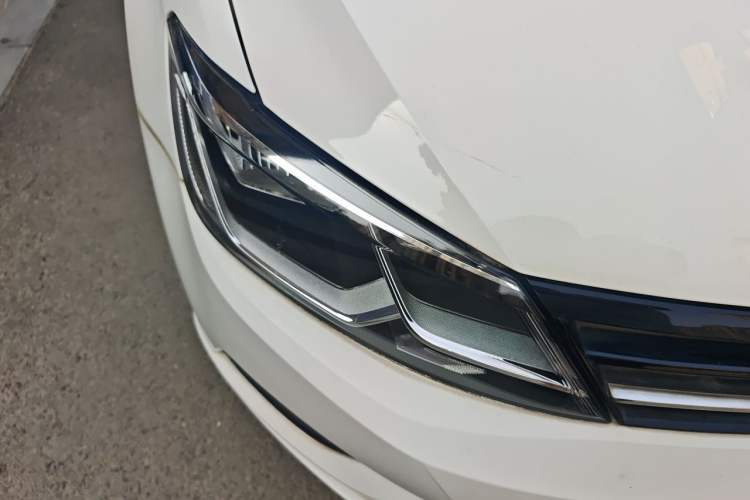 Used Volkswagen Lamando 2017 280TSI DSG Comfort Edition Right Front Headlight