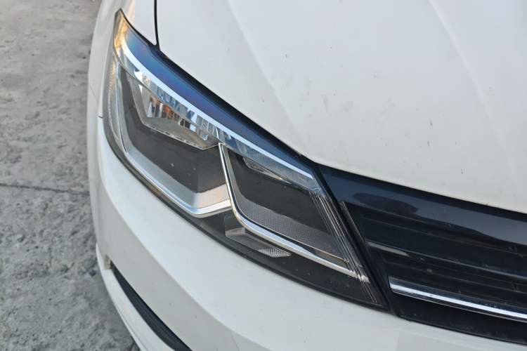 Used Volkswagen Lamando 2017 230TSI DSG Fashion Edition Right Front Headlight