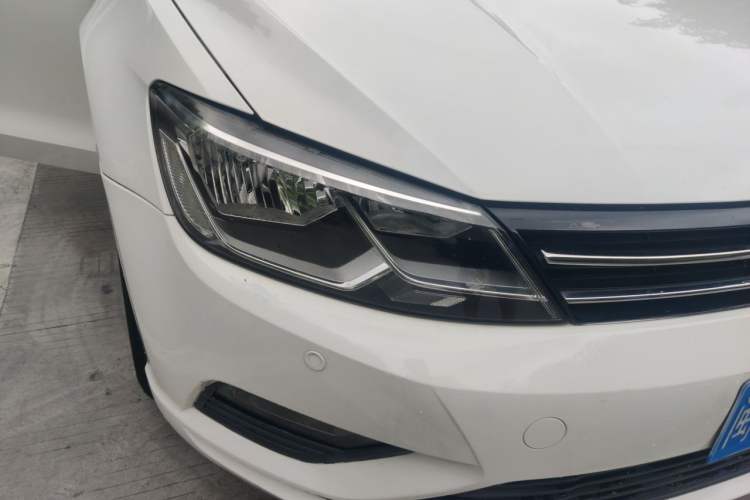 Used Volkswagen Lamando 2017 230TSI DSG Fashion Edition Right Front Headlight