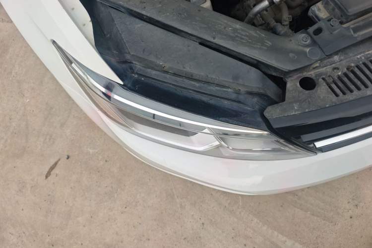 Used Volkswagen Lamando 2017 280TSI DSG Comfort Edition Right Front Headlight