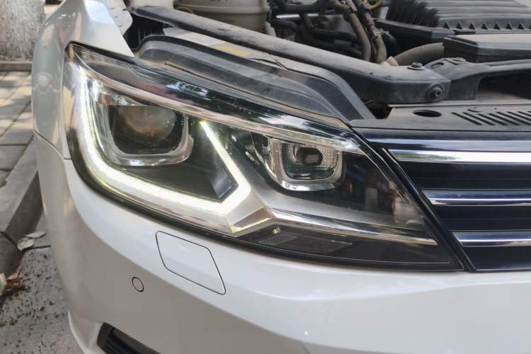 Used Volkswagen Lamando 2017 280TSI DSG Luxury Edition Right Front Headlight