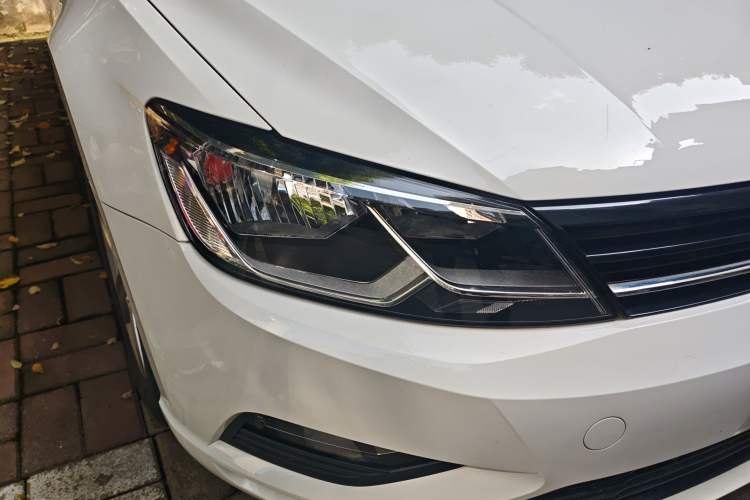 Used Volkswagen Lamando 2017 230TSI Manual Trend Edition Right Front Headlight