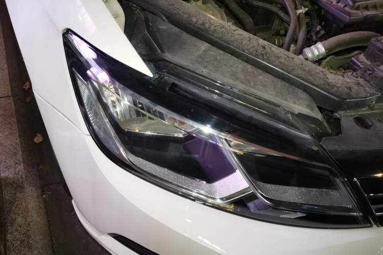 Used Volkswagen Lamando 2017 280TSI DSG Comfort Edition Right Front Headlight
