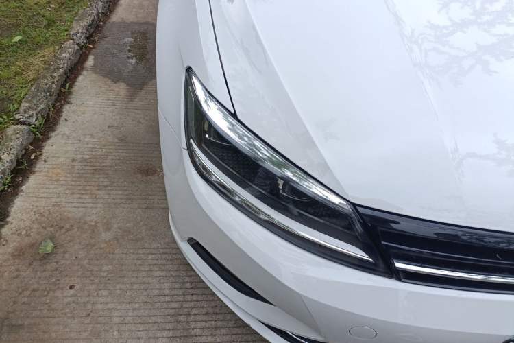 Used Volkswagen Lamando 2017 280TSI DSG Comfort Edition Right Front Headlight