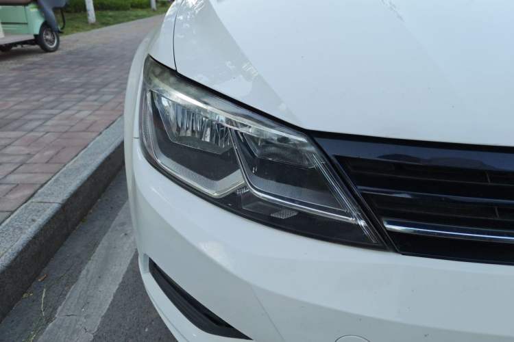 Used Volkswagen Lamando 2017 280TSI DSG Comfort Edition Right Front Headlight