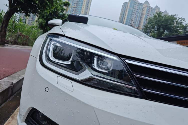 Used Volkswagen Lamando 2017 280TSI DSG Luxury Edition Right Front Headlight