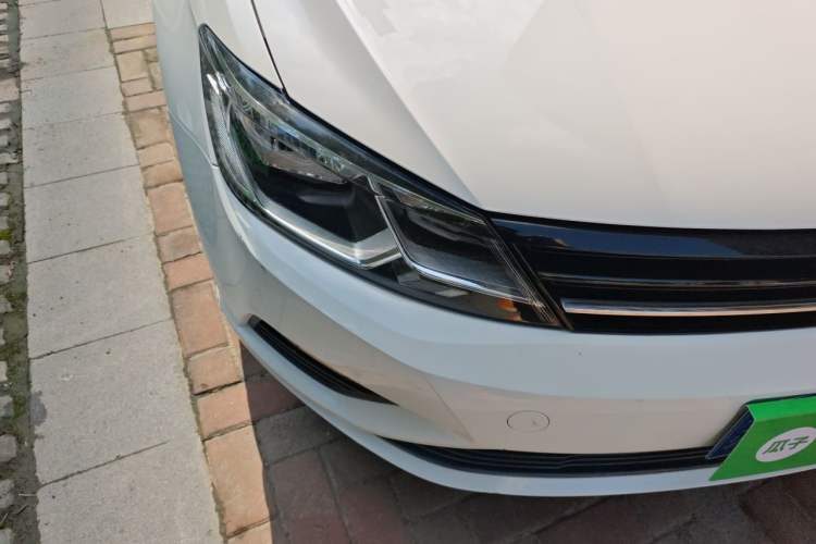 Used Volkswagen Lamando 2017 230TSI DSG Fashion Edition Right Front Headlight